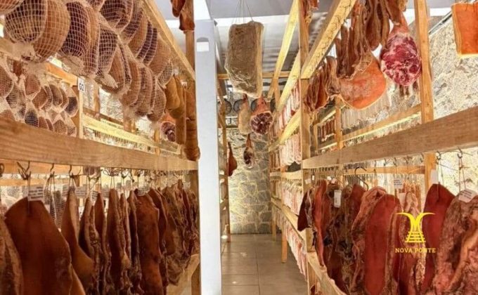 Passeio de Trem com Vinho e Charcutaria sobre trilhos em São Roque